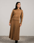 Lemme Cashmere blend pleated skirt: Caramello women modelling in studio