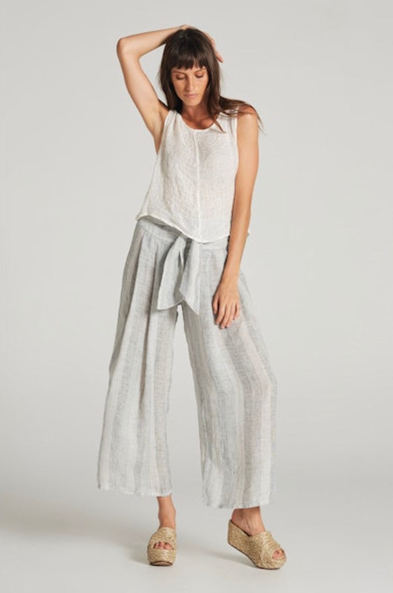 Woman Wearing Estilo Emporio Batista Pant - White - Pants LUXAMORE