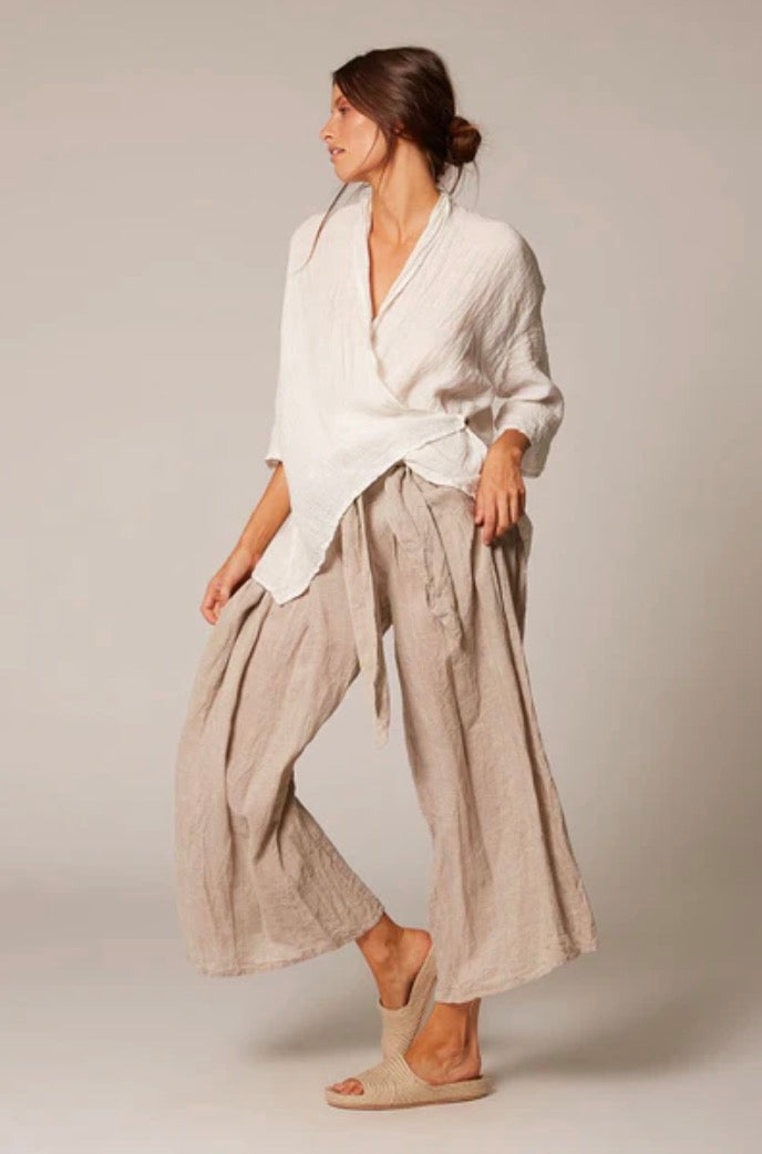Woman Wearing Estilo Emporio Batista Pant - White - Pants LUXAMORE