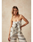 Woman Wearing Estilo Emporio Indies Mini Pareo - Monochroma - Scarf LUXAMORE