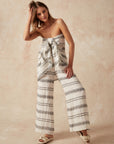 Woman Wearing Estilo Emporio Indies Mini Pareo - Monochroma - Scarf LUXAMORE