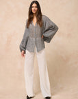 Woman Wearing Estilo Emporio Oboe Linen Shirt - Rete Nero - Top LUXAMORE