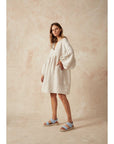 Woman Wearing Estilo Emporio Stella Linen Dress - Binario - Dress LUXAMORE