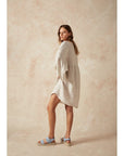 Woman Wearing Estilo Emporio Stella Linen Dress - Binario - Dress LUXAMORE
