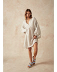 Woman Wearing Estilo Emporio Stella Linen Dress - Binario - Dress LUXAMORE