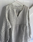 Woman Wearing Estilo Emporio Stella Linen Dress - Binario - Dress LUXAMORE