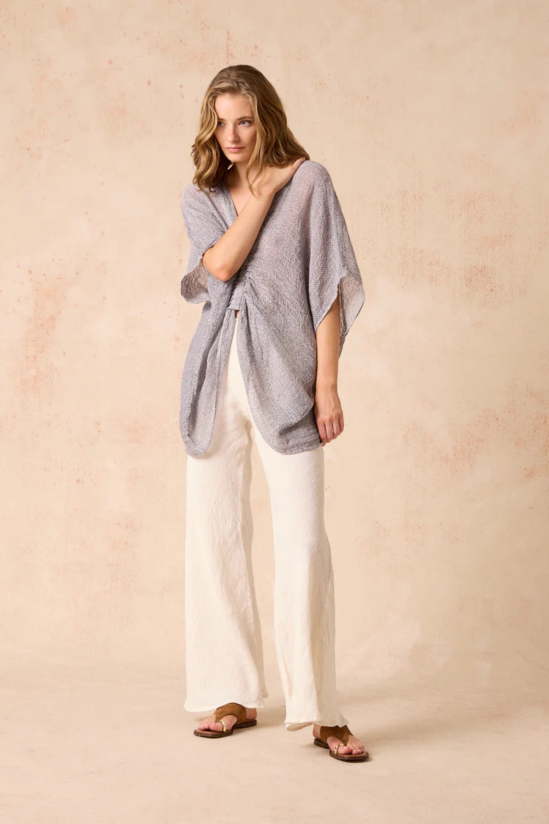 Woman Wearing Estilo Emporio Falla Top - Rete Anthracite - Top LUXAMORE