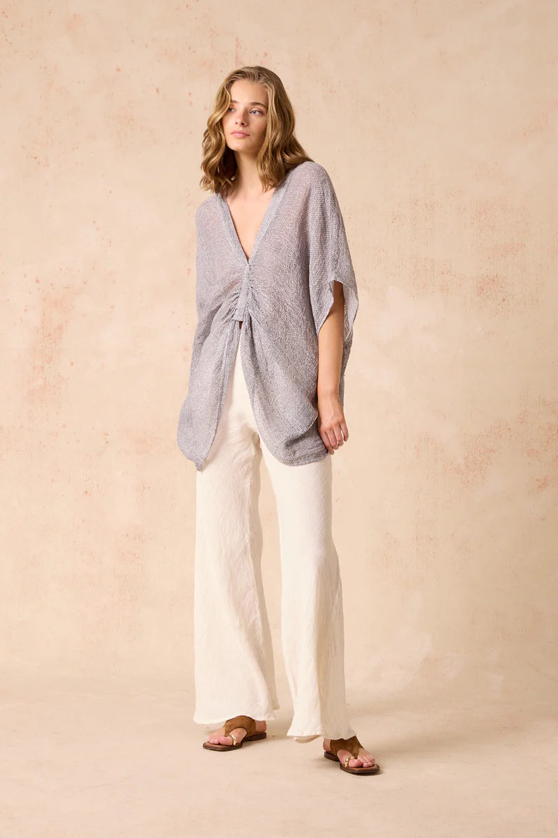 Woman Wearing Estilo Emporio Falla Top - Rete Anthracite - Top LUXAMORE