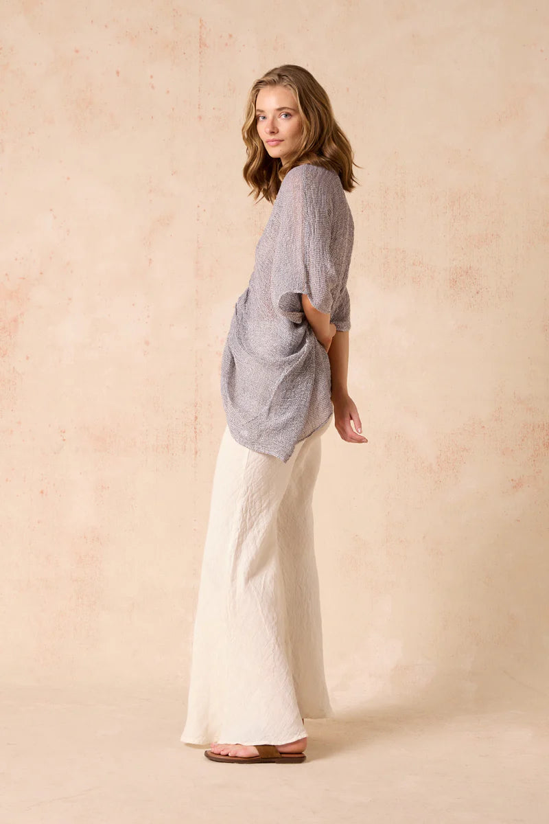 Woman Wearing Estilo Emporio Falla Top - Rete Anthracite - Top LUXAMORE