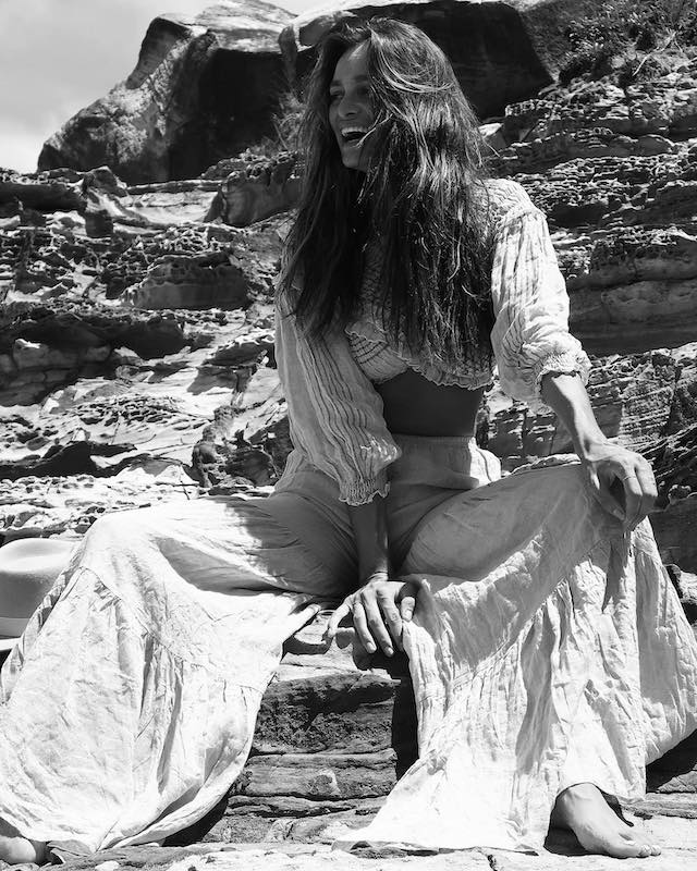 Woman Wearing Estilo Emporio Gidget Top - Tops LUXAMORE