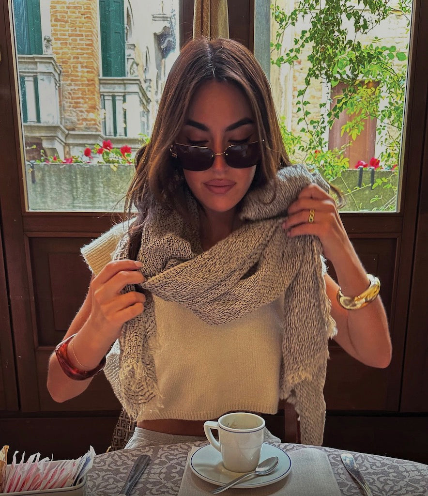 Woman Wearing Estilo Emporio Grand Scarf - Pescatore Natural Chocolate - Scarf LUXAMORE