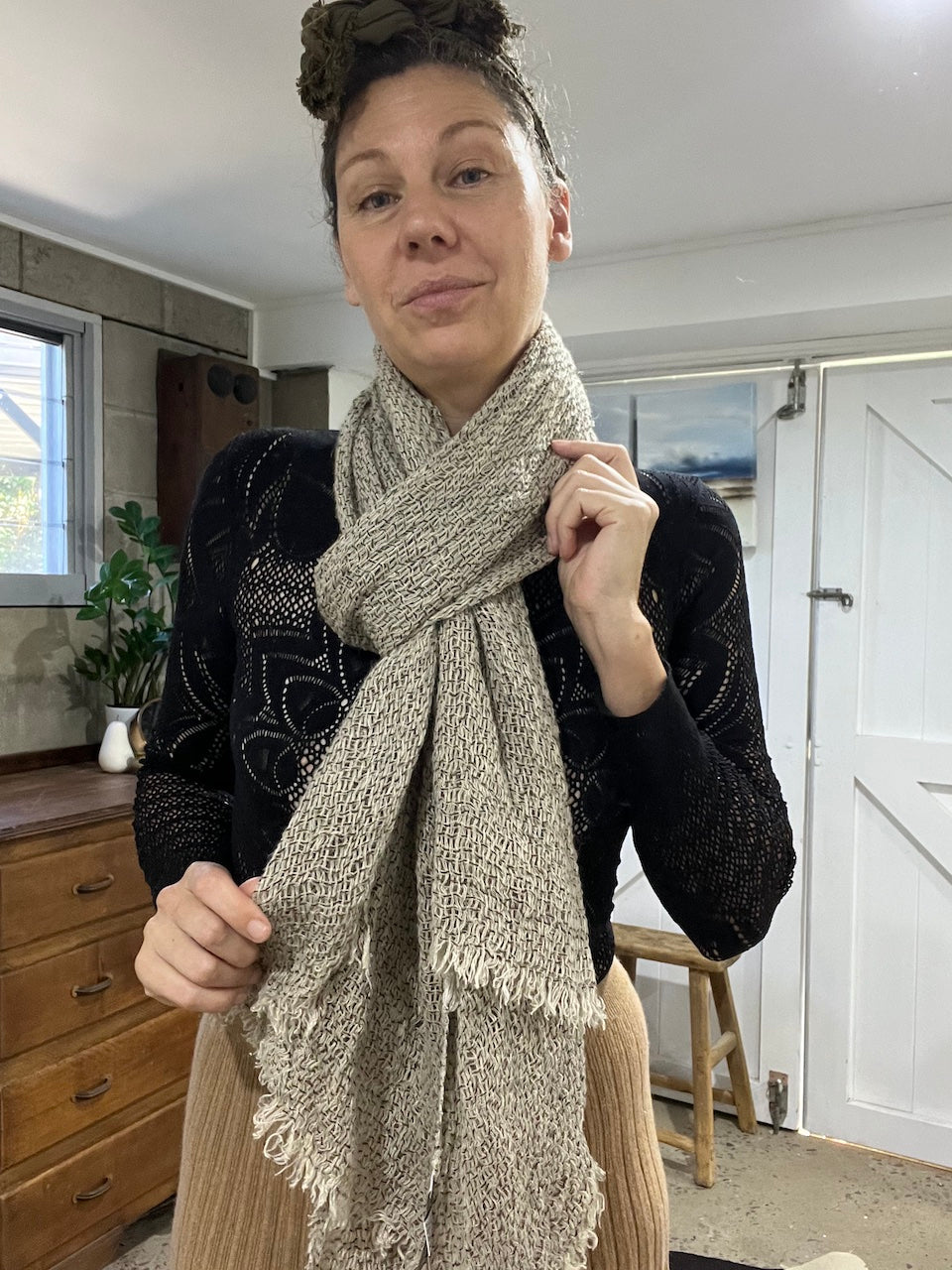 Woman Wearing Estilo Emporio Grand Scarf - Pescatore Natural Chocolate - Scarf LUXAMORE