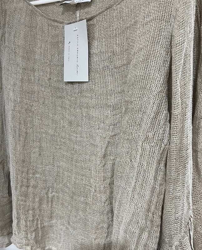 Woman Wearing Estilo Emporio Halston Top - Natural - Tops LUXAMORE