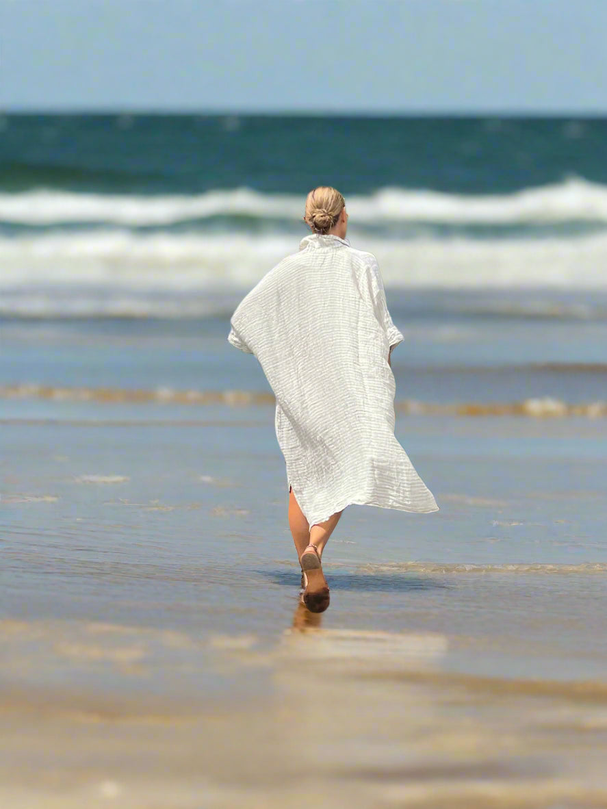 Woman Wearing Estilo Emporio La Cota Cover Up Linen Dress Lyla - Dress LUXAMORE