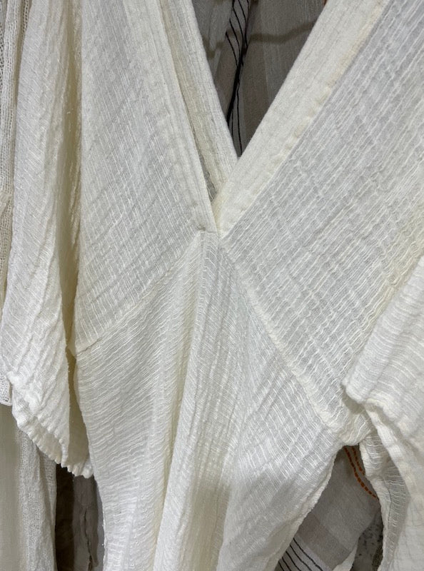 Woman Wearing Estilo Emporio Le Robe Linen Dress - Dress LUXAMORE