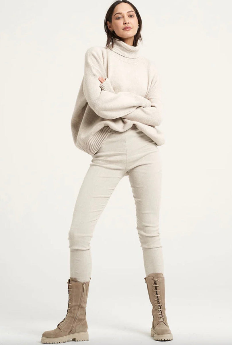 Woman Wearing Estilo Emporio Linen Stretch Pant - Natural - Pants LUXAMORE