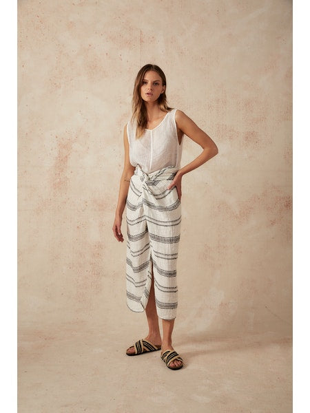 Woman Wearing Estilo Emporio Malay Skirt - Monochroma - Skirts LUXAMORE