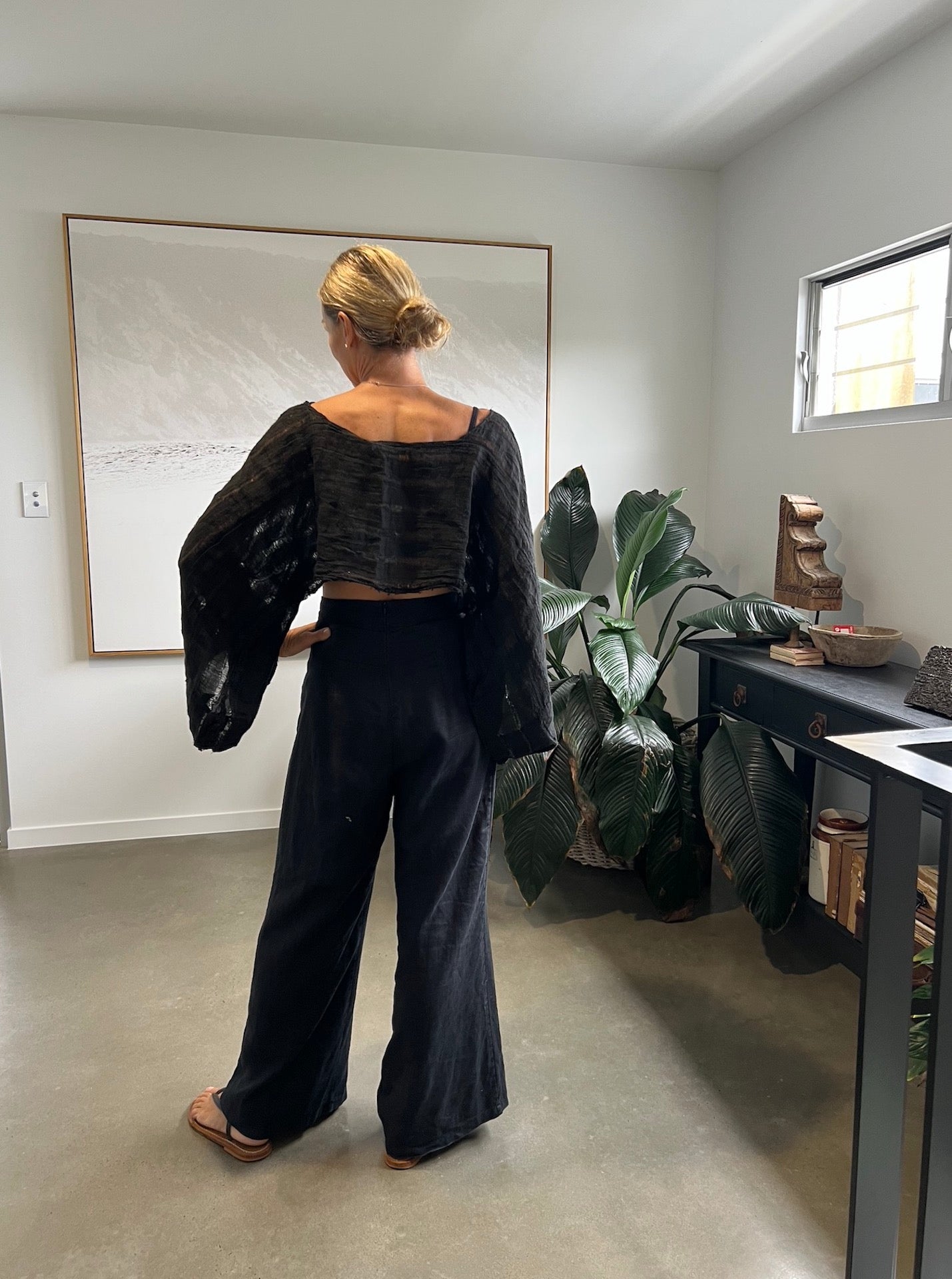 Woman Wearing Estilo Emporio Raffles Top - Tops LUXAMORE