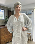 Woman Wearing Estilo Emporio Stella Linen Dress - Binario - Dress LUXAMORE
