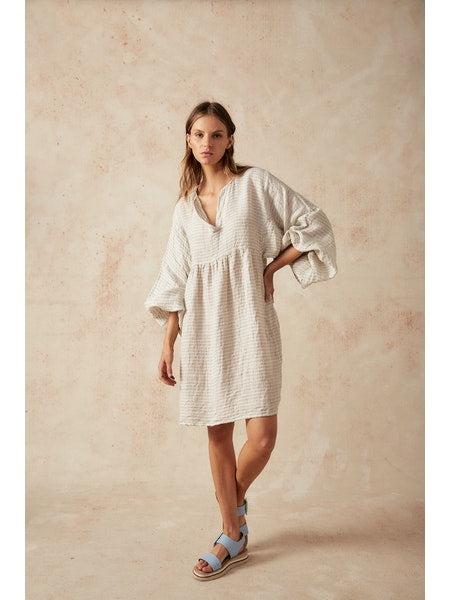 Woman Wearing Estilo Emporio Stella Linen Dress - Lyla - Dress LUXAMORE