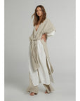 Woman Wearing Estilo Emporio Tie Kimono - Scorpione Natural - JACKET LUXAMORE