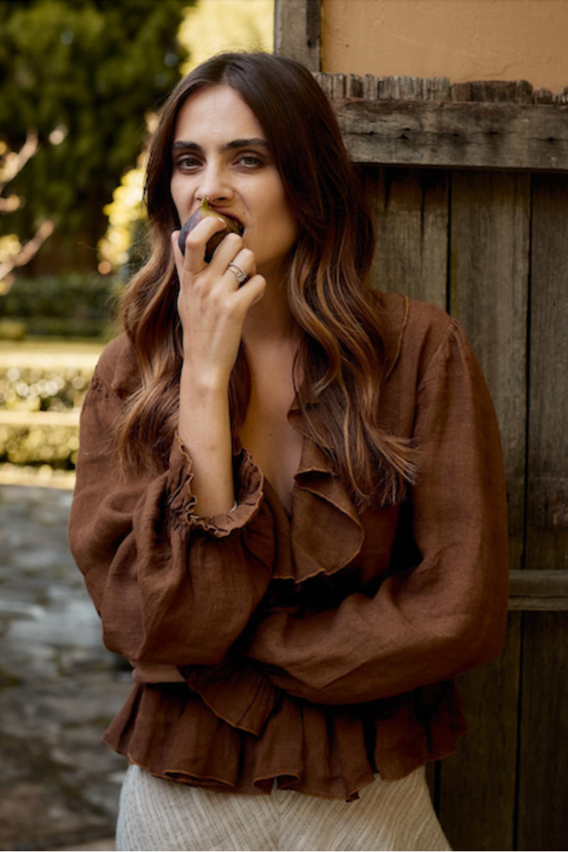 Woman Wearing Estilo Emporio Tome Blouse - Tobacco - Tops LUXAMORE