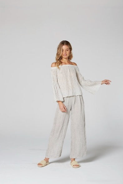 Woman Wearing Estilo Emporio Twiggy Off The Shoulder Top - Tops LUXAMORE