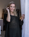 Woman Wearing La Bottega di Brunella Top Maglia Bonta - Campagna Nero - Tops LUXAMORE