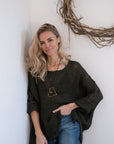 Woman Wearing La Bottega di Brunella Top Maglia Bonta - Campagna Nero - Tops LUXAMORE