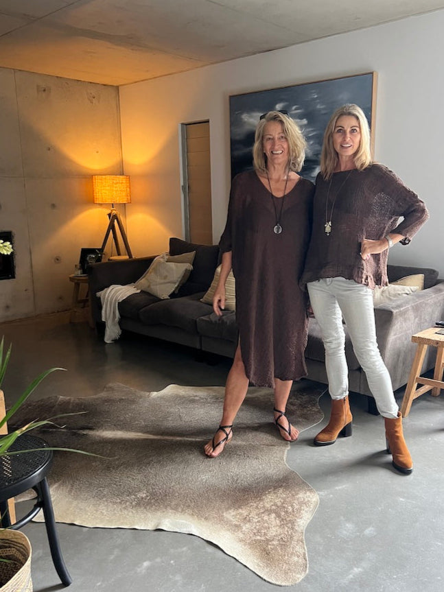 Woman Wearing La Bottega di Brunella Linen Dress Vestito Fausta Campagna - Chocolate - Dress LUXAMORE