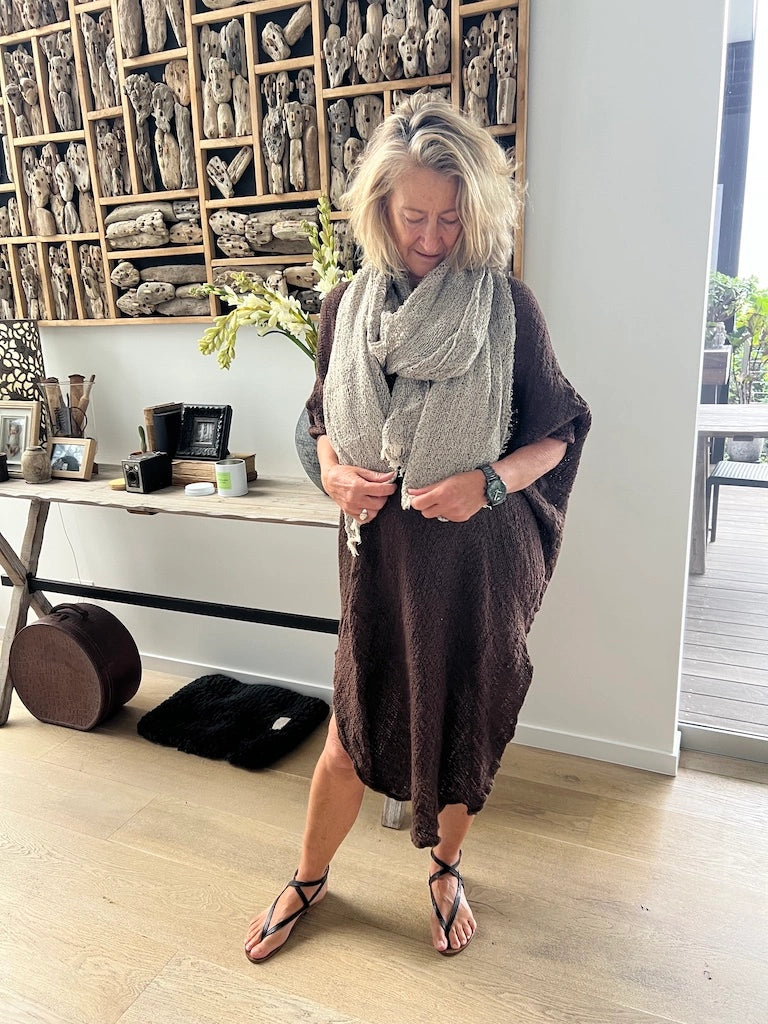 Woman Wearing La Bottega di Brunella Linen Dress Vestito Fausta Campagna - Chocolate - Dress LUXAMORE