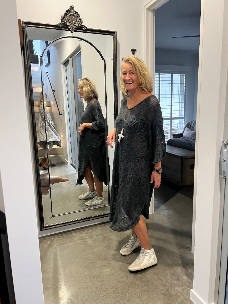 Woman Wearing La Bottega di Brunella Linen Dress Vestito Fausta Campagna - Lava - Dress LUXAMORE