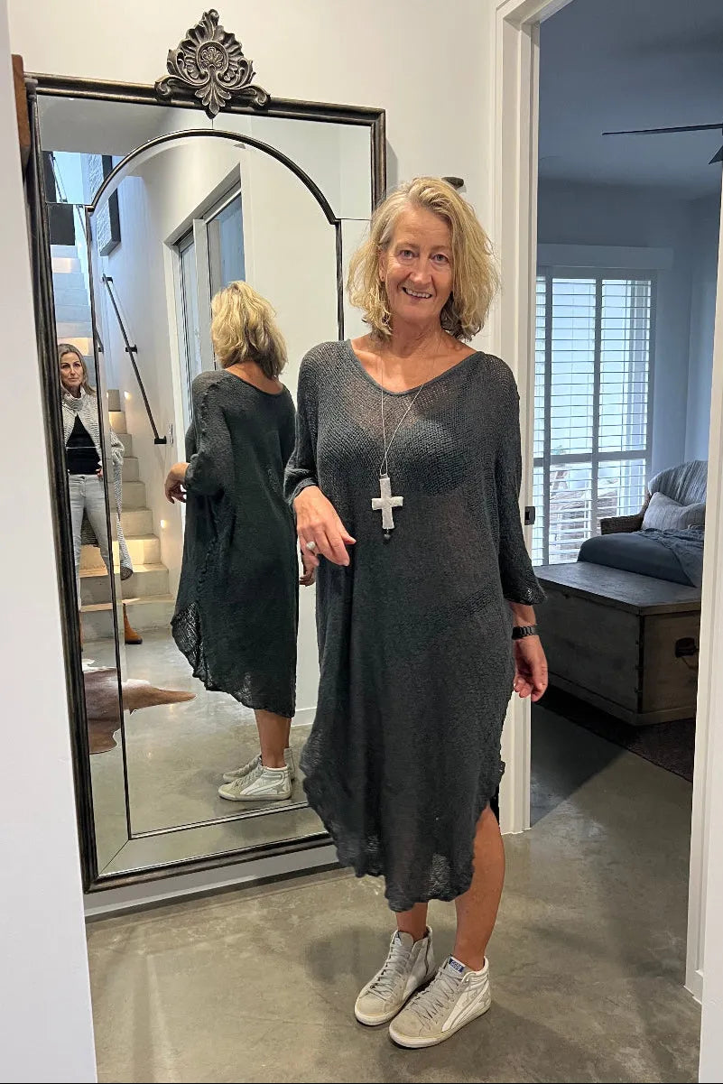 Woman Wearing La Bottega di Brunella Linen Dress Vestito Fausta Campagna - Lava - Dress LUXAMORE