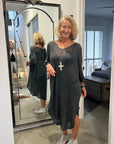 Woman Wearing La Bottega di Brunella Linen Dress Vestito Fausta Campagna - Lava - Dress LUXAMORE