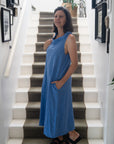 Woman Wearing Linen Dress Made in Italy: Sleeveless Boat Neck Maxi Blue - Dress LUXAMORE