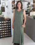 Woman Wearing Linen Dress Sleeveless Raw Edge, Maxi Made in Italy Khaki - Dress LUXAMORE