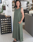 Woman Wearing Linen Dress Sleeveless Raw Edge, Maxi Made in Italy Khaki - Dress LUXAMORE
