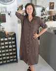 Woman Wearing Linen Shirtdress, Button-Up, Maxi Made in Italy Chocolate - Dress LUXAMORE