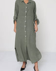 Woman Wearing Linen Shirtdress, Button-Up, Maxi Made in Italy Khaki - LUXAMORE