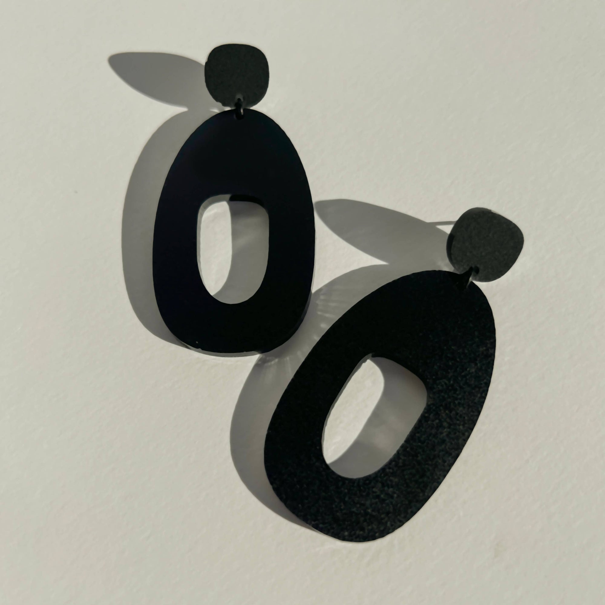 Woman Wearing Mingled Soko Large Matte Black Statement Earrings - Earings LUXAMORE