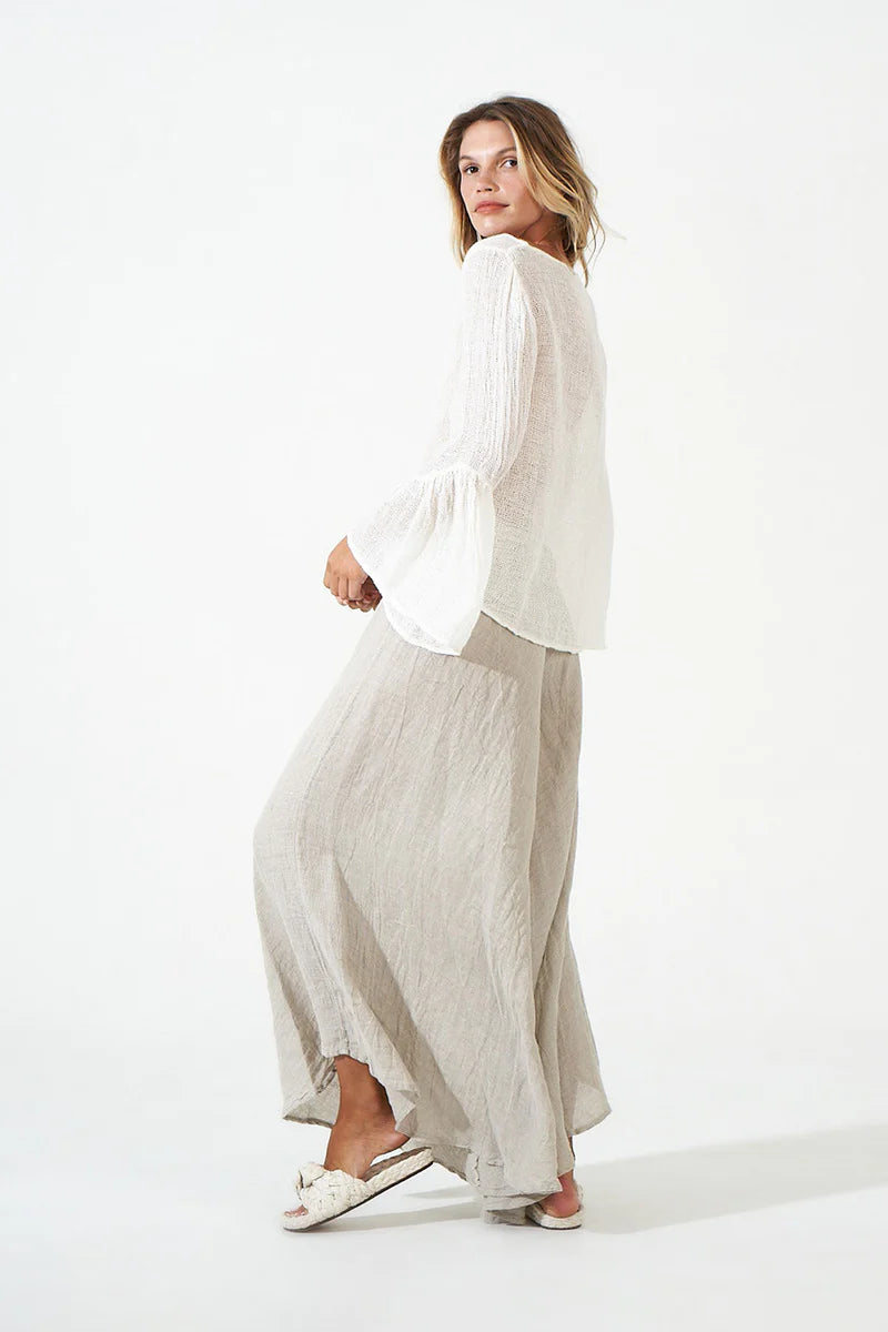 Woman Wearing Estilo Emporio Halston Top - Natural - Tops LUXAMORE