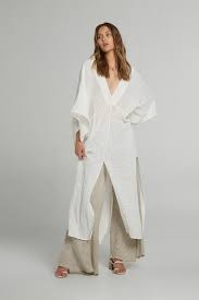 Woman Wearing Estilo Emporio Le Robe Linen Dress - Dress LUXAMORE