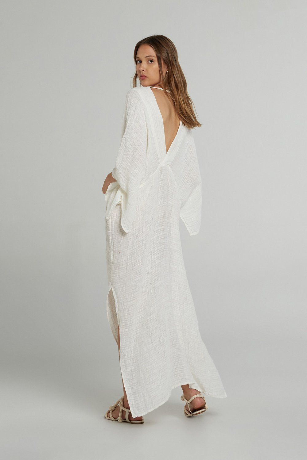 Woman Wearing Estilo Emporio Le Robe Linen Dress - Dress LUXAMORE