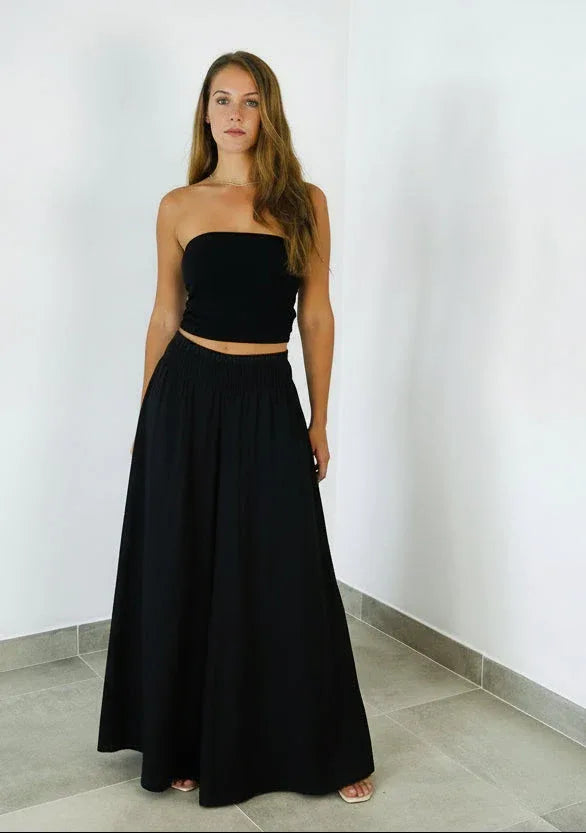 Italian Linen Wide Leg Pants Black - Made in Italy worn by model in natural setting LUXAMORE 