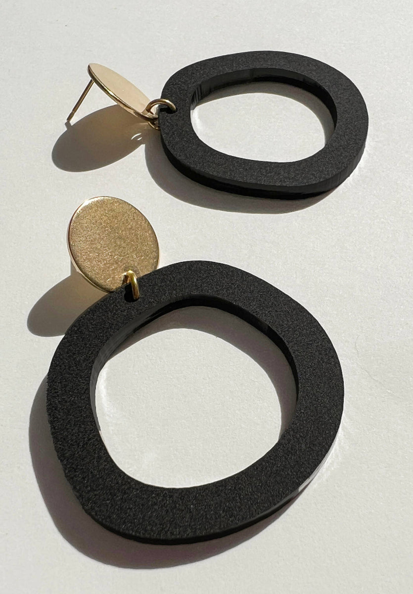 Dress Earrings black and gold by Mingled