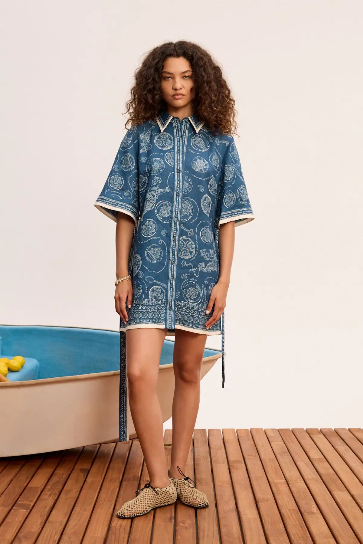 Linen mini shirtdress: ALÉMAIS Lucky Mini Dress in " & SUBSTITUTE(SUBSTITUTE(PROPER(B2), "É", "É"), "é", "é") & " featuring a pointed collar and concealed button placket.