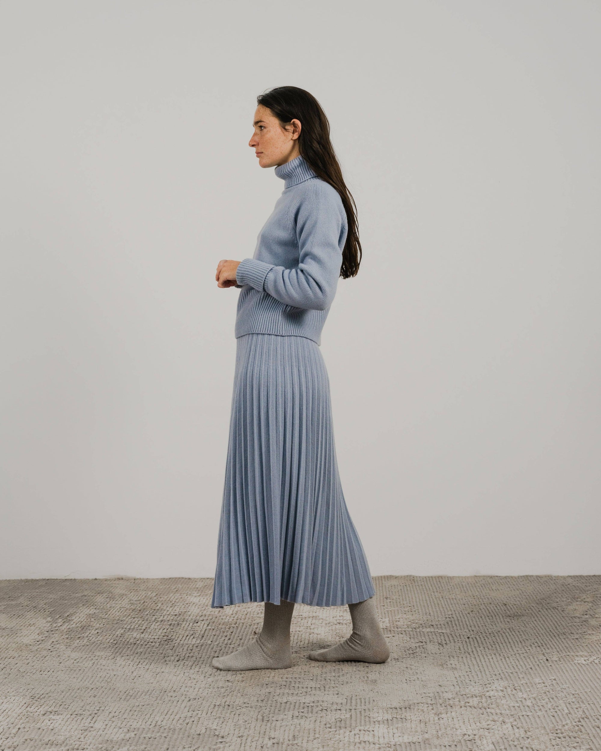 Woman Wearing Cashmere pleated skirt Made in Italy by Lemme - Caramello - Skirts LUXAMORE