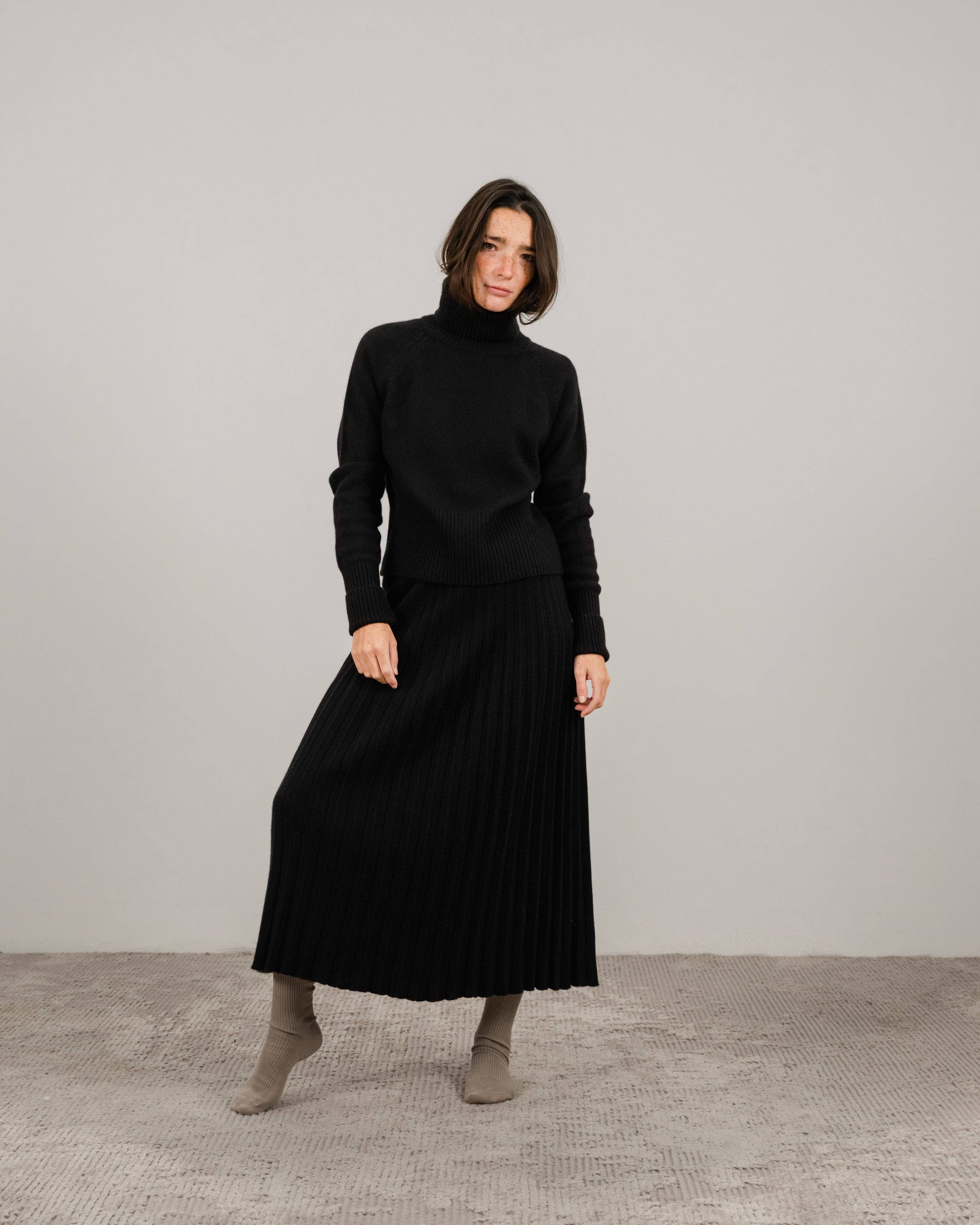 Woman Wearing Cashmere pleated skirt Made in Italy by Lemme - Caramello - Skirts LUXAMORE