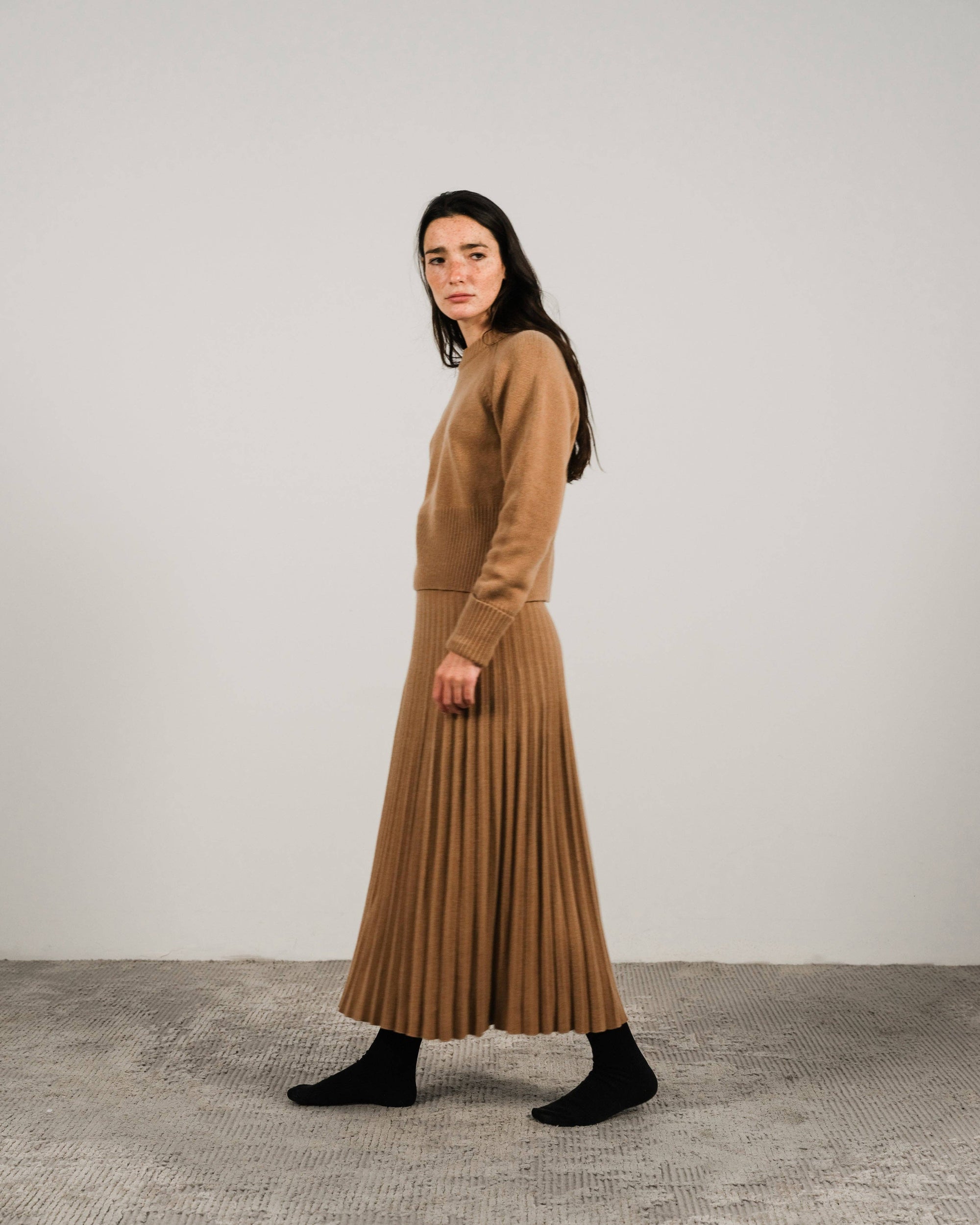 Woman Wearing Cashmere pleated skirt Made in Italy by Lemme - Caramello - Skirts LUXAMORE