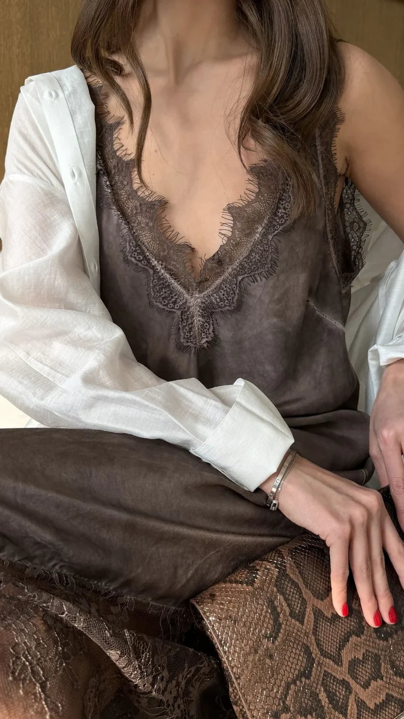 Alemais Sustainable Florence-Shirt close up worn by model LUXAMORE